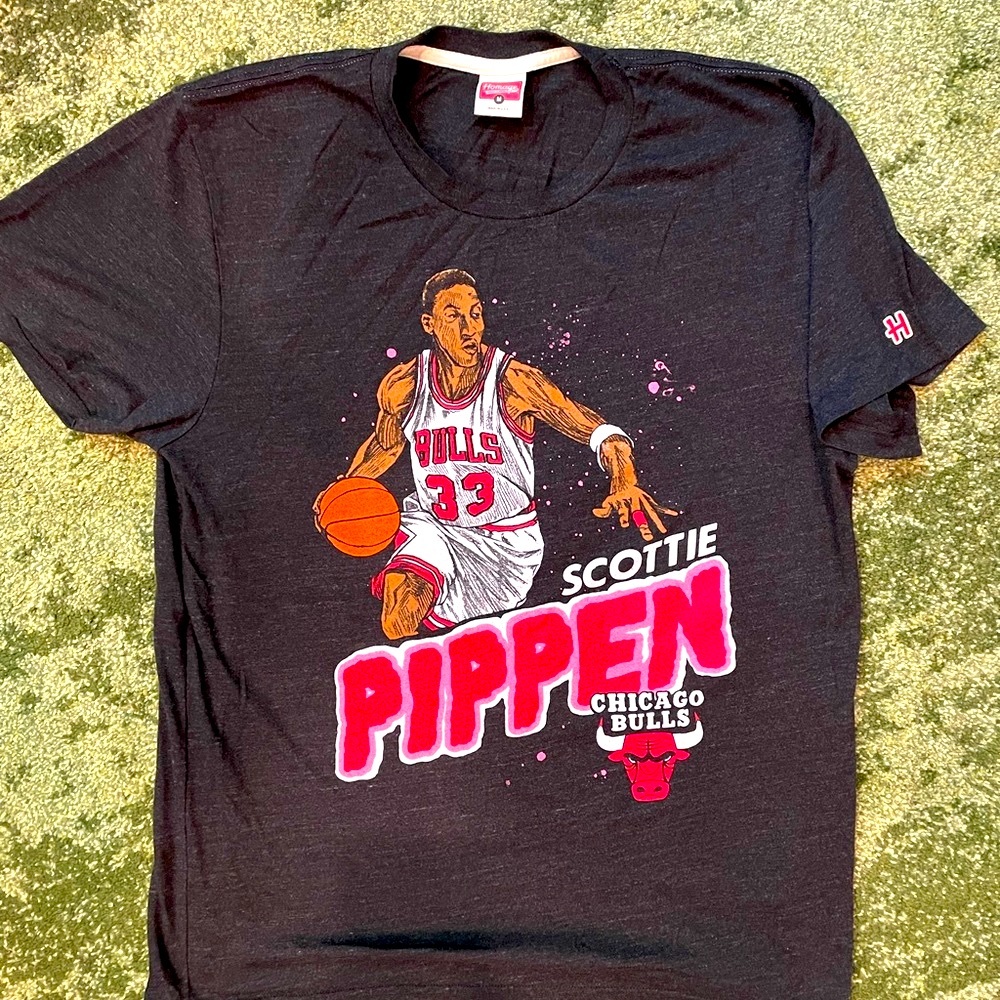 Chicago Bulls Scotty Pippen Homage Brand T-Shirt (Medium)